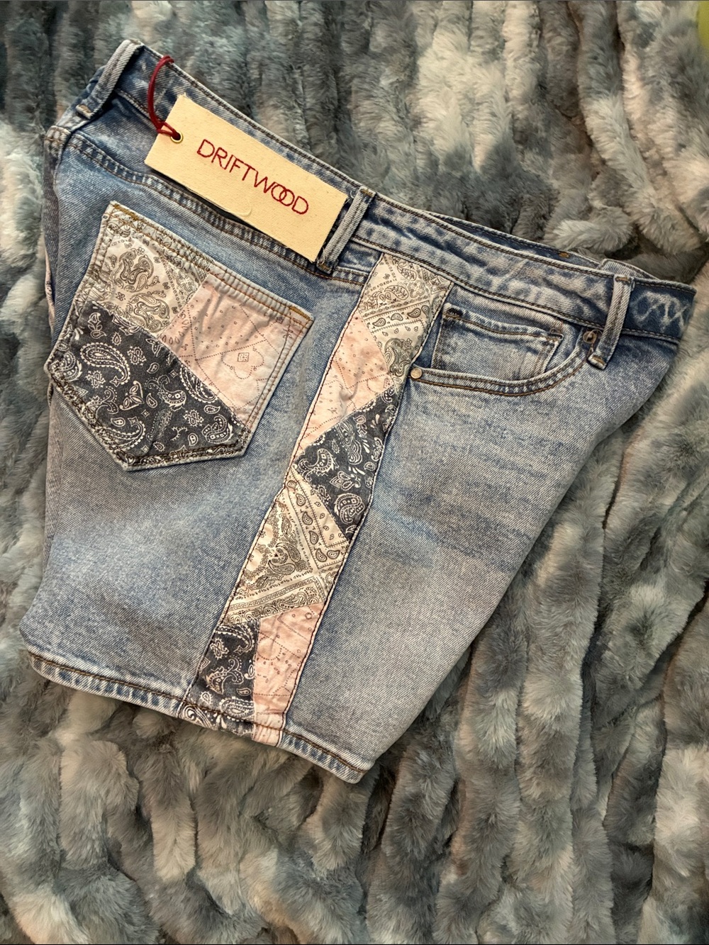 NWOT DRIFTWOOD Light Wash Denim Shorts with Pink & Navy Bandana Panels - Picture 6 of 8